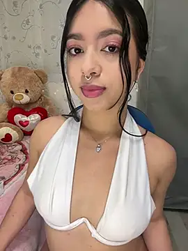 Snapshot of AliceJovovich chatting on 01-23-25, 10:54 AliceJovovich online show from 01-23-25, 10:54