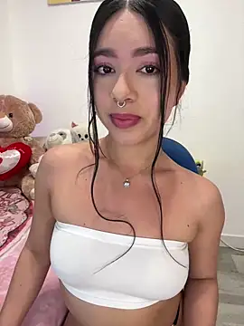 Snapshot of AliceJovovich chatting on 01-29-25, 10:48 AliceJovovich online show from 01-29-25, 10:48