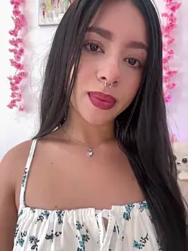 Snapshot of AliceJovovich chatting on 12-21-24, 11:22 AliceJovovich online show from 12-21-24, 11:22