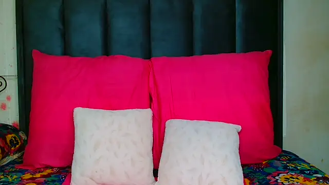 Snapshot of Kiaralane_xx chatting on 02-04-25, 12:33 Kiaralane xx online show from 02-04-25, 12:33