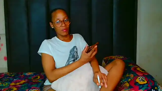 Snapshot of Kiaralane_xx chatting on 02-05-25, 01:44 Kiaralane xx online show from 02-05-25, 01:44