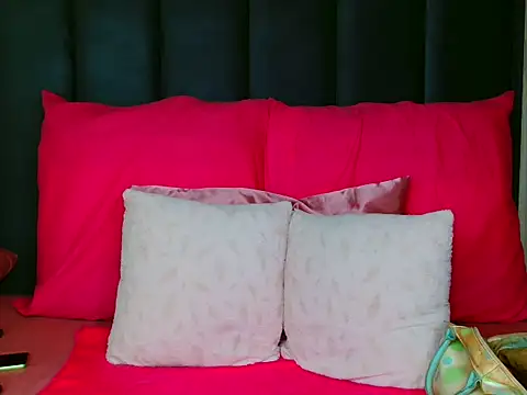 Snapshot of Kiaralane_xx chatting on 09-19-25, 05:33 Kiaralane xx online show from 09-19-25, 05:33