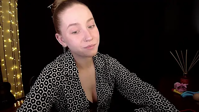 Snapshot of SindiWatsoon chatting on 06-12-26, 04:05 SindiWatsoon online show from 06-12-26, 04:05
