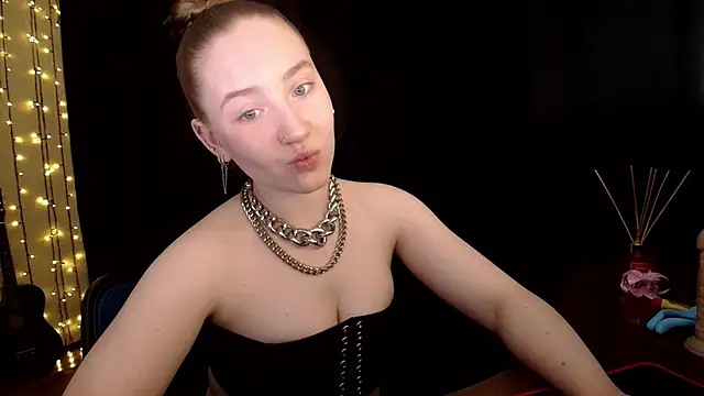 Snapshot of SindiWatsoon chatting on 05-19-26, 02:46 SindiWatsoon online show from 05-19-26, 02:46