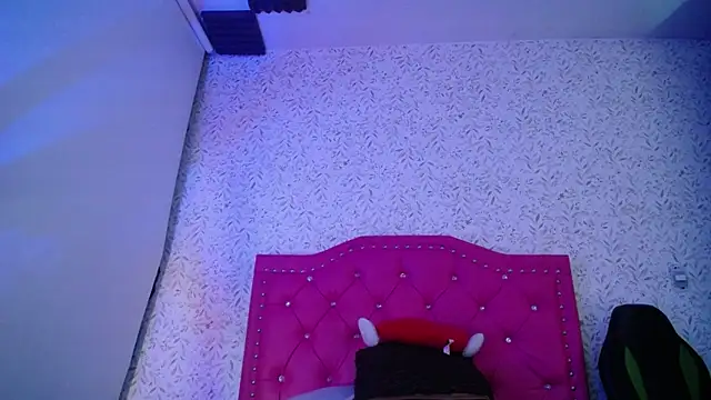 luly pink online show from 10-16-25, 03:59