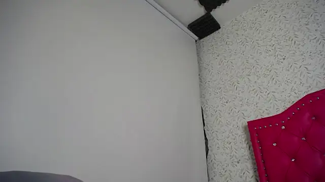 luly pink online show from 04-11-26, 09:18