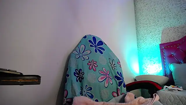 luly pink online show from 04-22-26, 04:08
