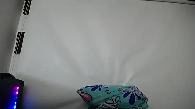 luly pink online show from 12-20-25, 03:09