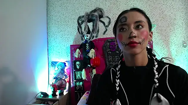 luly pink online show from 10-28-25, 04:35