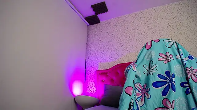 luly pink online show from 04-17-26, 04:04