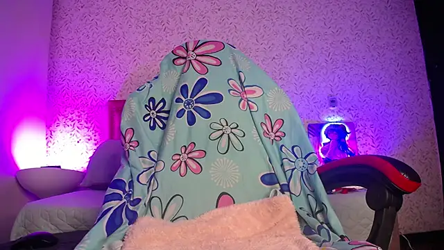 luly pink online show from 04-21-26, 04:08