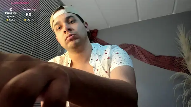 Latin boy surprisee online show from 01-14-26, 12:58