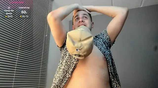 Latin boy surprisee online show from 02-05-26, 01:23