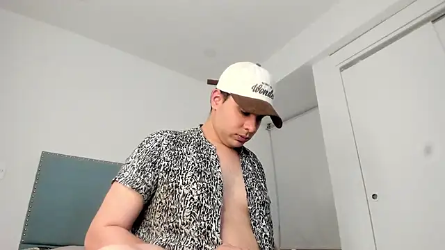 Latin boy surprisee online show from 07-09-26, 12:11