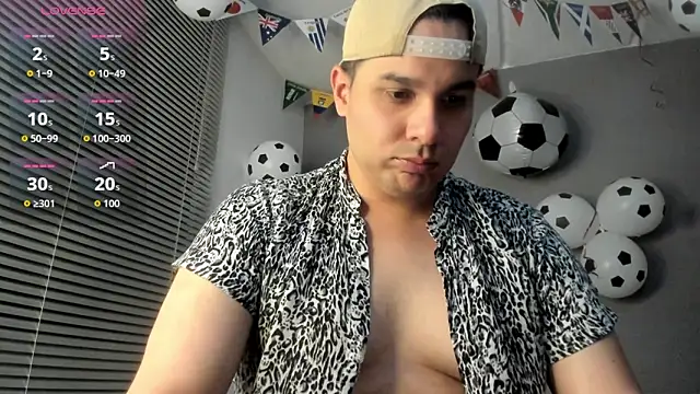 Latin boy surprisee online show from 06-19-26, 01:22