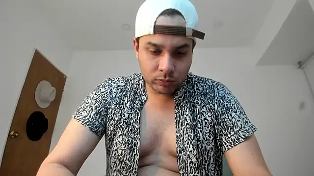 Latin boy surprisee online show from 07-12-26, 12:55