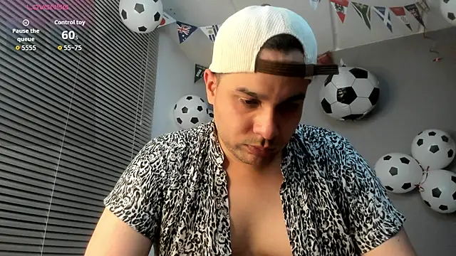 Latin boy surprisee online show from 06-12-26, 12:30