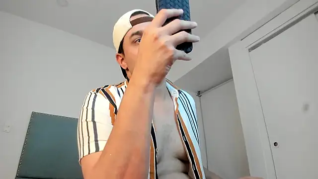 Latin boy surprisee online show from 07-05-26, 12:48