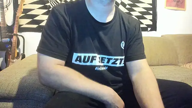 Snapshot of soulfuck92 chatting on 12-20-25, 08:06 soulfuck92 online show from 12-20-25, 08:06