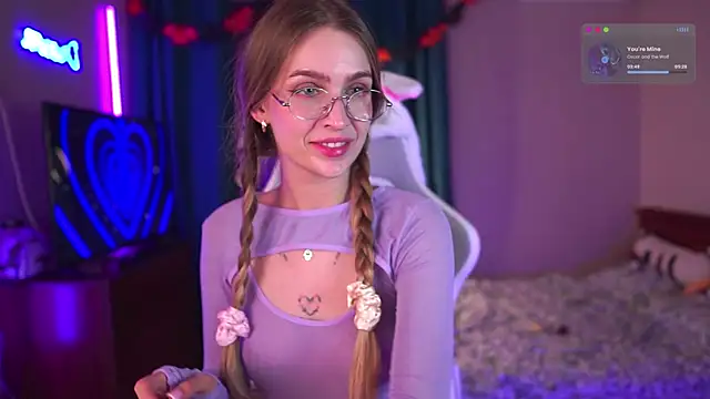 Kamila icee online show from 11-13-25, 10:57