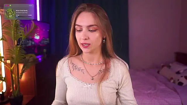 Snapshot of Kamila_icee chatting on 10-10-25, 07:58 Kamila icee online show from 10-10-25, 07:58