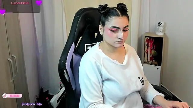 setzuna  online show from 10-30-25, 03:16