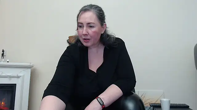 Snapshot of MilfGina chatting on 03-14-25, 08:28 MilfGina online show from 03-14-25, 08:28