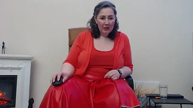 Snapshot of MilfGina chatting on 02-21-25, 08:38 MilfGina online show from 02-21-25, 08:38