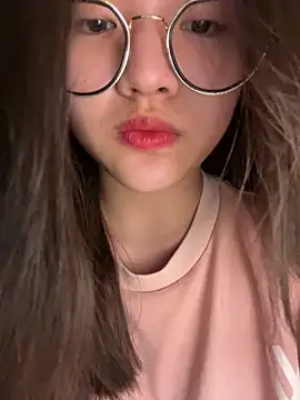 Krixxi22 online show from 09-21-25, 04:01