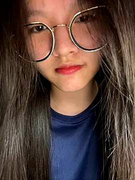 Krixxi22 online show from 12-17-25, 02:11