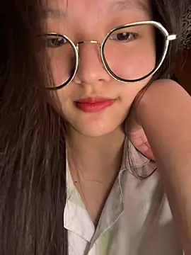 Krixxi22 online show from 10-31-25, 02:57