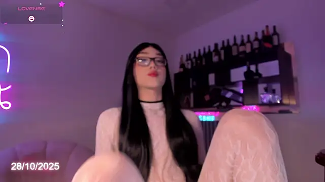 Bonnie Luxury online show from 10-28-25, 09:36