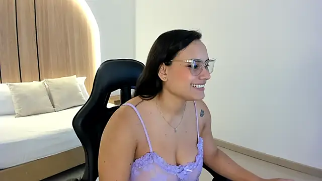 zoe danae  online show from 11-04-25, 12:20