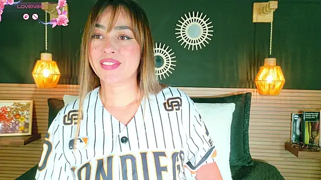 AnnaVictoria   online show from 04-14-26, 12:26