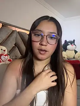 Snapshot of karla_cute01 chatting on 06-12-26, 10:40 karla cute01 online show from 06-12-26, 10:40