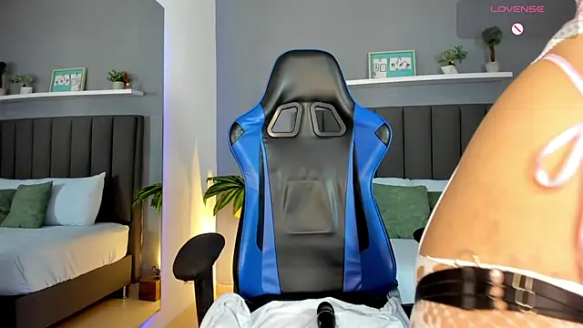 cloe yeraldy  online show from 11-07-25, 02:38