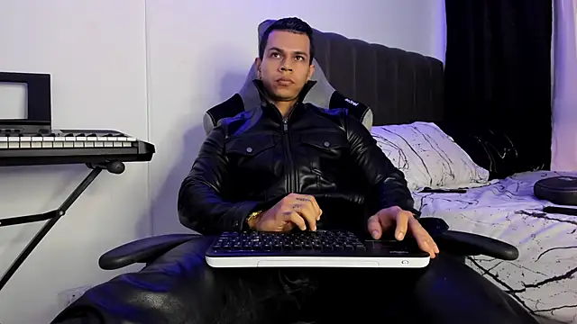 Aron Dark online show from 02-15-25, 02:44