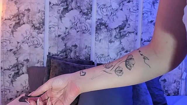 EmmaCollemann online show from 12-23-24, 03:22