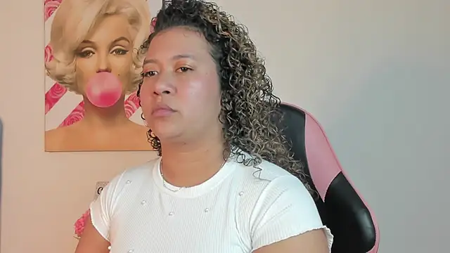 Kenia tompson01 online show from 10-27-25, 08:32