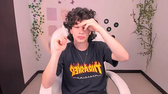 Snapshot of Angelo_duarte chatting on 09-18-25, 06:00 Angelo duarte online show from 09-18-25, 06:00