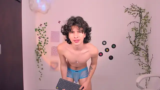 Snapshot of Angelo_duarte chatting on 09-24-25, 06:03 Angelo duarte online show from 09-24-25, 06:03