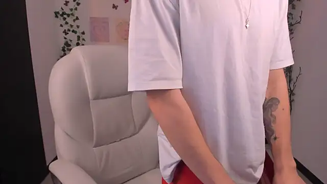 Snapshot of Angelo_duarte chatting on 09-26-25, 06:04 Angelo duarte online show from 09-26-25, 06:04