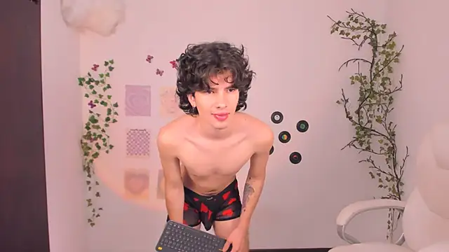 Snapshot of Angelo_duarte chatting on 10-08-25, 06:08 Angelo duarte online show from 10-08-25, 06:08