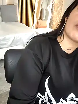 Snapshot of martinna_tay chatting on 02-28-26, 03:28 martinna tay online show from 02-28-26, 03:28