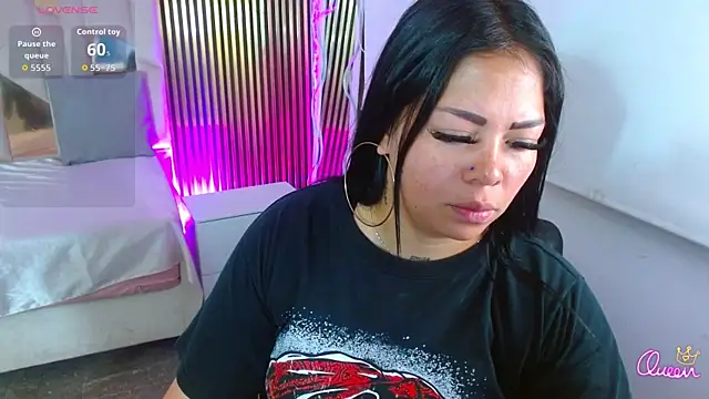 Snapshot of martinna_tay chatting on 04-28-26, 03:11 martinna tay online show from 04-28-26, 03:11