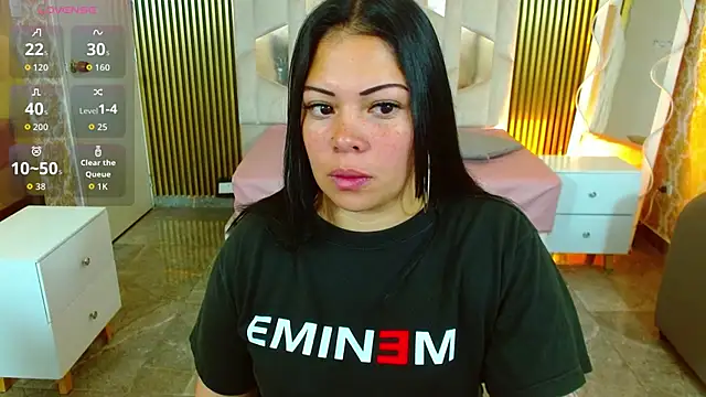 Snapshot of martinna_tay chatting on 12-15-25, 03:23 martinna tay online show from 12-15-25, 03:23