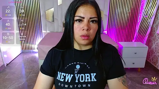 Snapshot of martinna_tay chatting on 05-18-26, 03:28 martinna tay online show from 05-18-26, 03:28