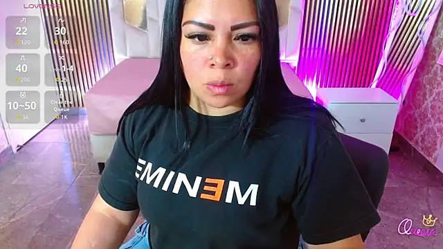 Snapshot of martinna_tay chatting on 05-22-26, 03:04 martinna tay online show from 05-22-26, 03:04