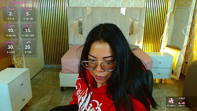 Snapshot of martinna_tay chatting on 11-24-25, 04:23 martinna tay online show from 11-24-25, 04:23