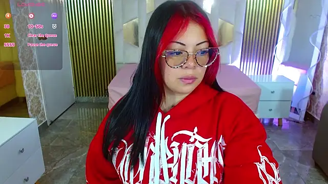 Snapshot of martinna_tay chatting on 10-30-25, 03:27 martinna tay online show from 10-30-25, 03:27